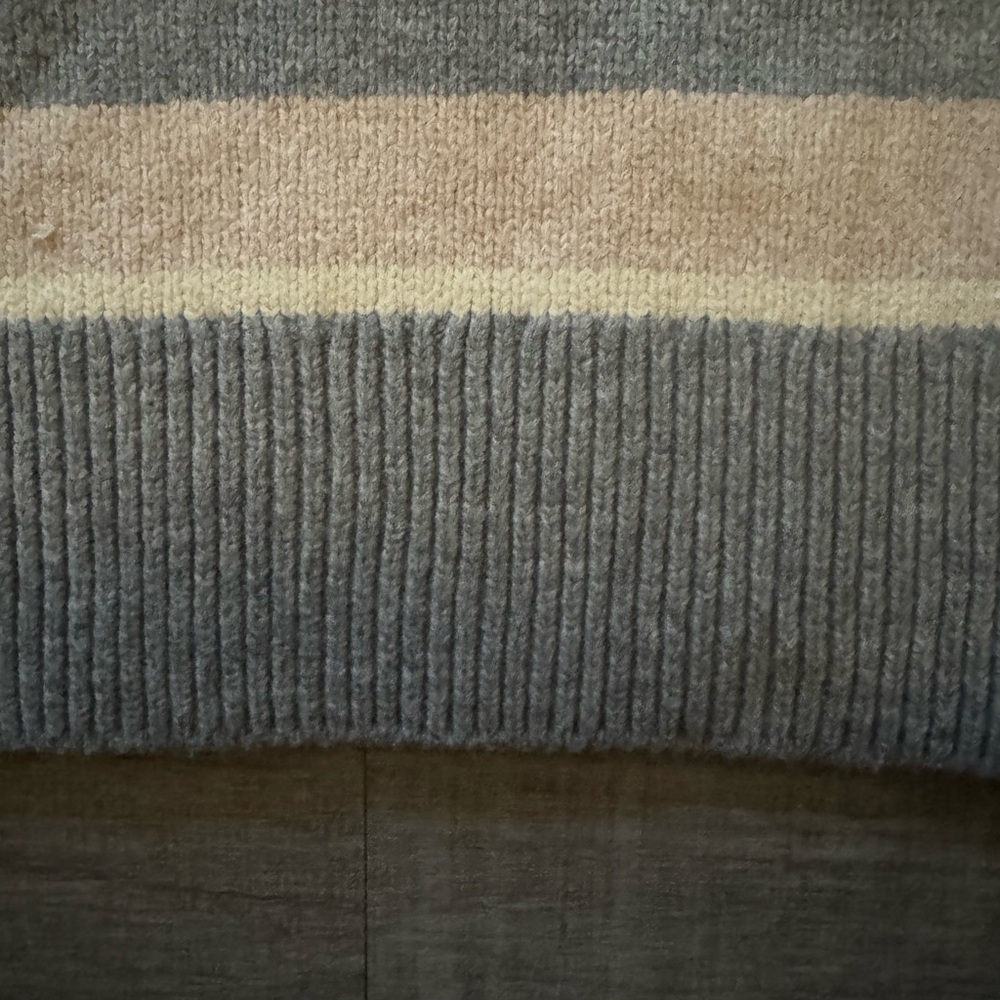 New GAP Beige, Gray & Cream Crewneck Sweater with Stripes Size XS - Picture 4 of 7